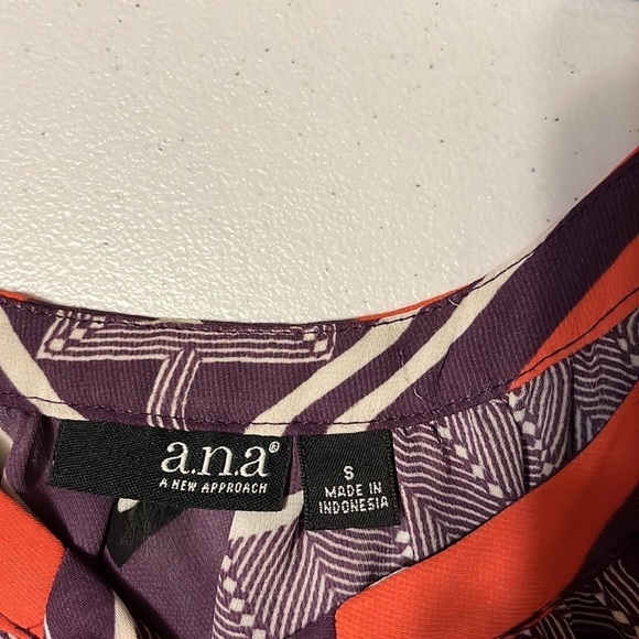 A.N.A. Cold shoulder top with cape shape, sz M - Picture 8 of 8